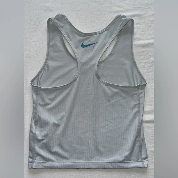 Nike Workout Top - Picture 2 of 2